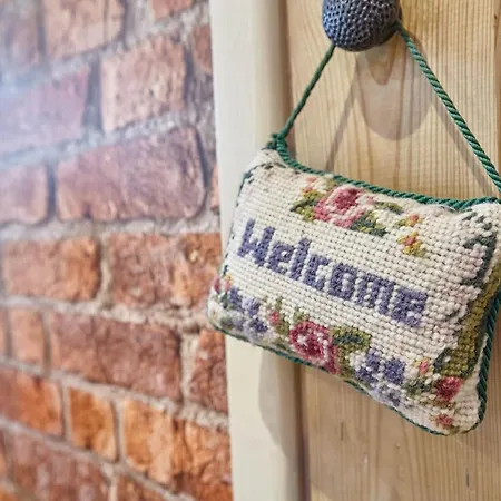 Host & - Honeysuckle Moorsholm