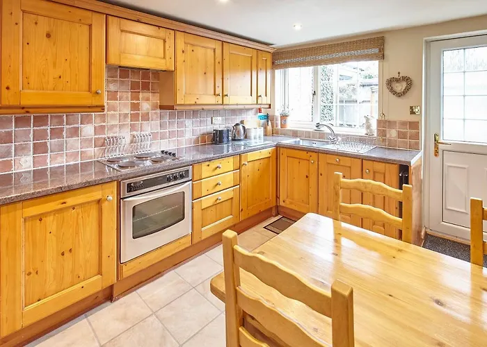 Holiday home Host & - Honeysuckle