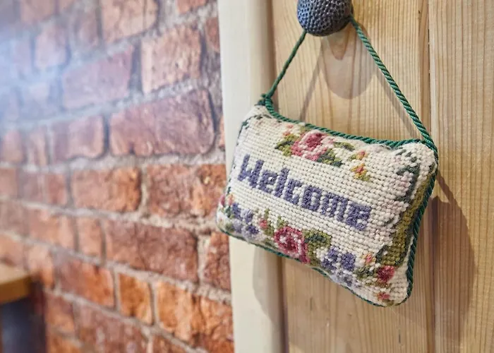 Host & - Honeysuckle Moorsholm