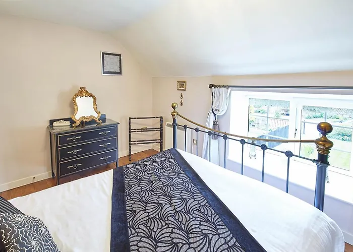 Host & - Honeysuckle *